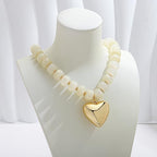Gold Heart Pendant Necklaces for Women Colorful Acrylic Resin Beaded Choker Necklace Fashion Chunky Statement Beaded Heart Necklace - color: White
