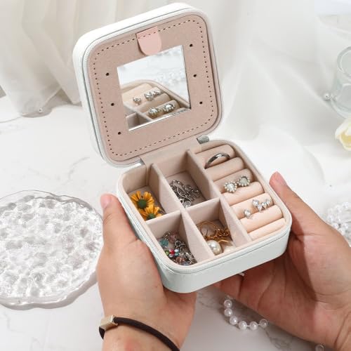 Guinea Pigs Lover Gifts for Women Just A Girl Who Loves Guinea Pigs Travel Jewelry Case Small Jewelry Box Travel Essentials Easter Christmas Gift Birthday Gifts for Women Girls Sister Bride - color: Just A Girl Who Loves Guinea Pigs