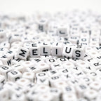 MELIUS 252Pcs 10x10mm Acrylic Large Letter Beads, Square Big Alphabet Paracord Beads for Jewelry Making, DIY Necklaces Collars, Key Chains, Bracelets (White)