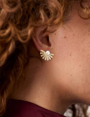 Mameloly Flower Earrings for Women Dainty 14K Gold Plated White Freshwater Pearl Stud Earrings Hypoallergenic - color: Daisy