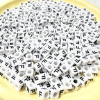 500Pcs Acrylic Letter Beads F 6X6mm Single Square White Alphabet Beads for Friendship Jewelry Making - color: Square - F