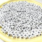 500Pcs Cube Letter Beads V 6X6mm Single Acrylic Alphabet Beads for Friendship Bracelets Making - color: Square - V