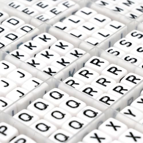 MELIUS 252Pcs 10x10mm Acrylic Large Letter Beads, Square Big Alphabet Paracord Beads for Jewelry Making, DIY Necklaces Collars, Key Chains, Bracelets (White)